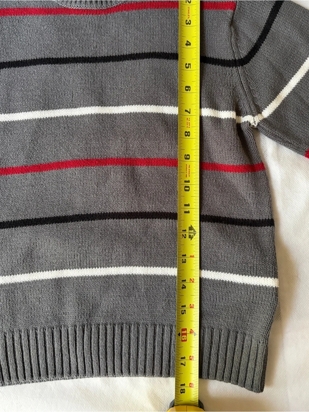 The Children’s Place Boys Girls Size 5/6 Gray Striped Crewneck Sweater Red Black